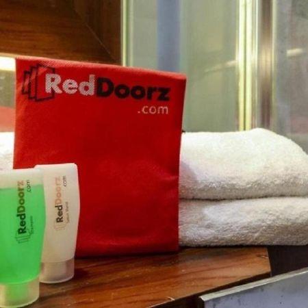יוגיאקרטה Reddoorz Near Ramai Mall Malioboro מראה חיצוני תמונה